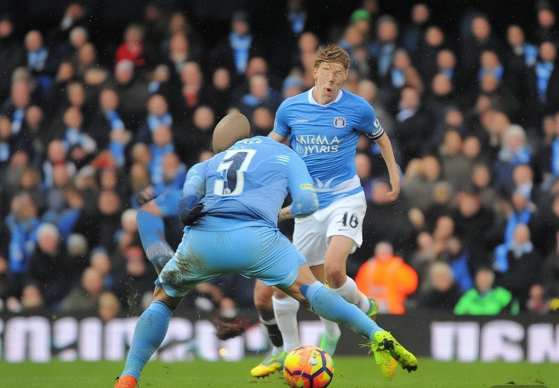 曼城3-0客胜水晶宫：哈兰德双响德布劳内助攻，福登世界波锁定英超胜局